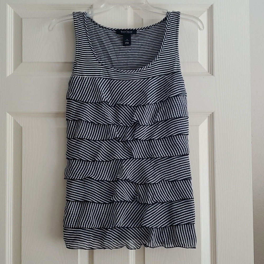 White House Black Market / Sz Sm / Black & White Ruffled Top